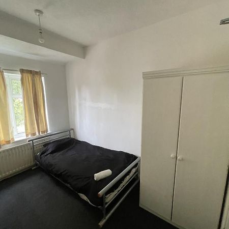 Cozy Private Rooms In Homestay إيلفورد المظهر الخارجي الصورة