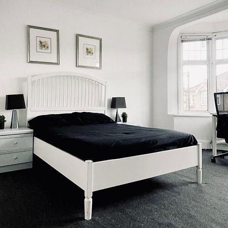 Cozy Private Rooms In Homestay إيلفورد المظهر الخارجي الصورة