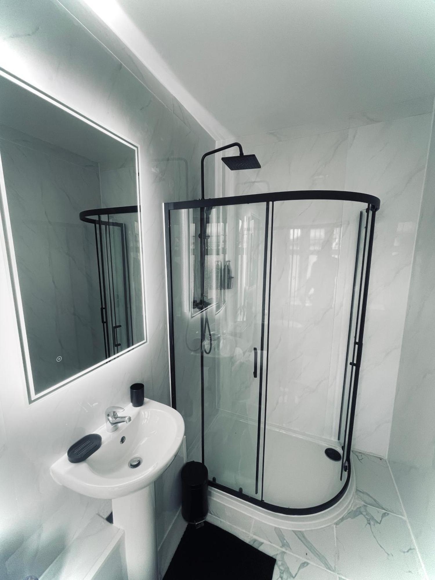 Cozy Private Rooms In Homestay إيلفورد المظهر الخارجي الصورة